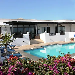 https://villa-coco-play-blanca-lanzarote.in-canary-islands.com